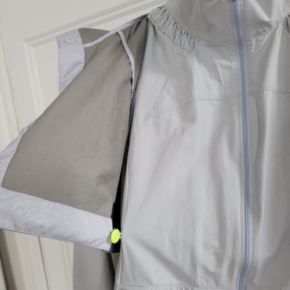 Lululemon The Best Vest 3-in-1 Running Light Vest - Silver Fox Size 8 EUC - Picture 13 of 14